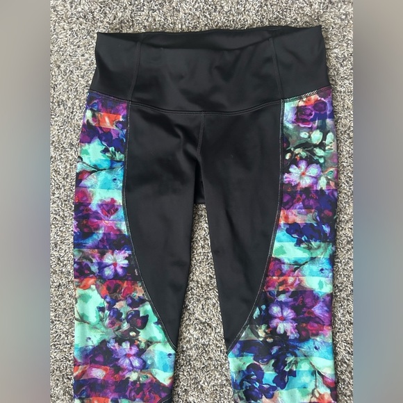 Athleta Gorgeous Jewel Tone Leggings with Mesh inserts size small - Picture 3 of 10